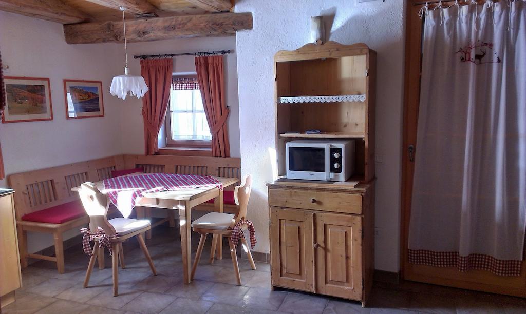 Maso Franceschella Bed & Breakfast Carano  Ruang foto
